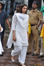 Deepika Padukone at Priyanka Chopra_s dad funeral in Mumbai on 10th June 2013 (88).JPG
